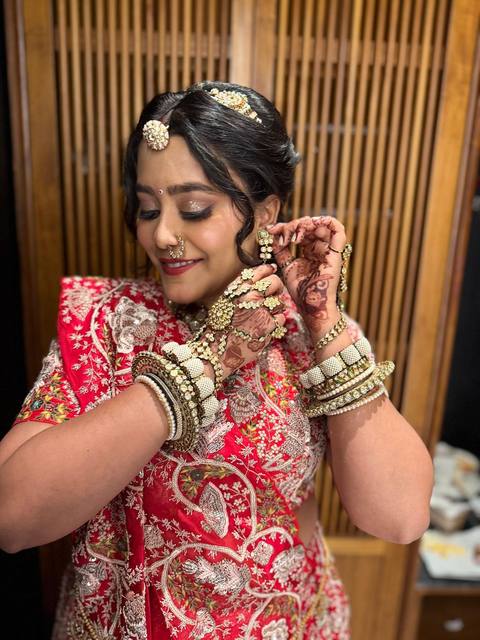 Manisha with a client in red saree
