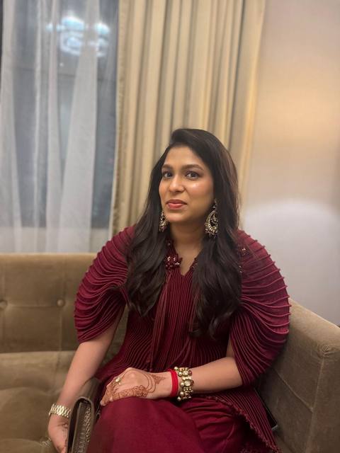 Soft glam look with maroon pleated outfit